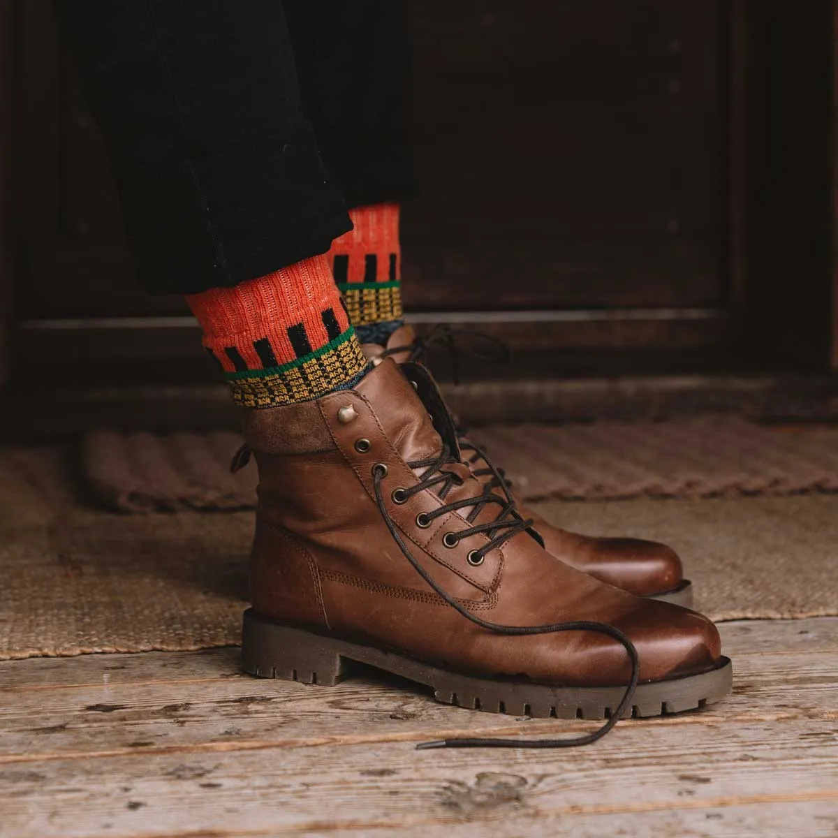 Certainly! To optimize the title for an e-commerce product featuring the brand Svea and highlighting 5 pairs, we can add descriptive modifiers to enhance the title. Heres a suggestion:

Svea Premium Comfort Socks - 5 Pair Pack for Everyday Wear

This title includes modifiers like Premium Comfort and Everyday Wear to attract potential customers by emphasizing quality and versatility.